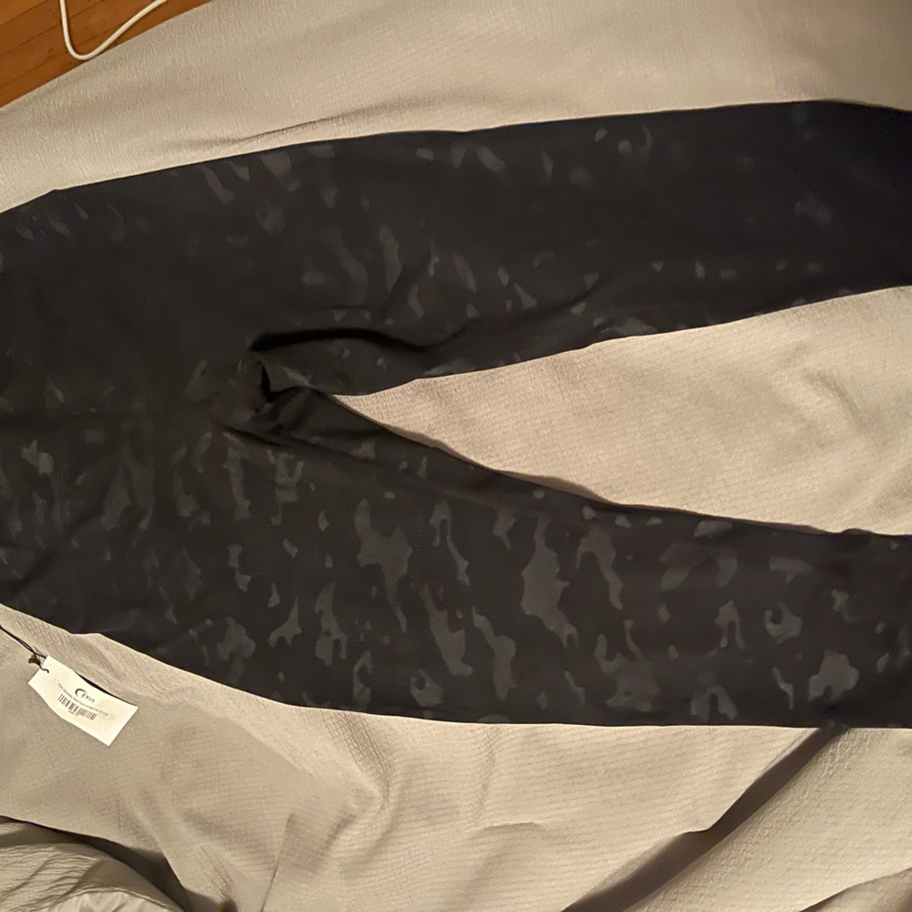 ZYIA camo leggings /capri nwt